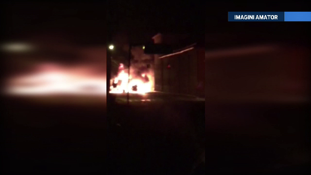 Explozii in lant pe sosea. Doua TIR-uri incarcate cu substante inflamabile au fost cuprinse de flacari in urma unui accident