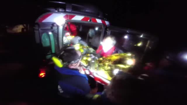 Actiune de interventie contracronometru. Un turist ceh a fost salvat dupa 7 ore in care a fost blocat in zapezi