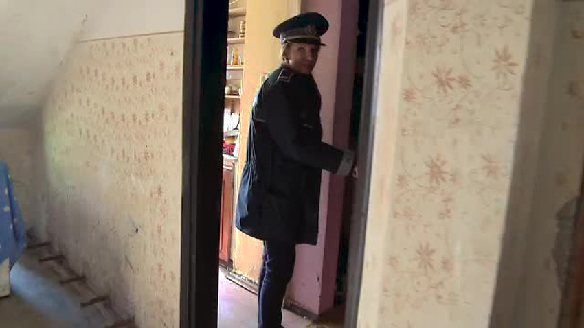 Misterul lui Bin Laden din Targu Jiu. A fost gasit mort in apartamentul unui strain, care a dormit 2 zile cu cadavrul in casa