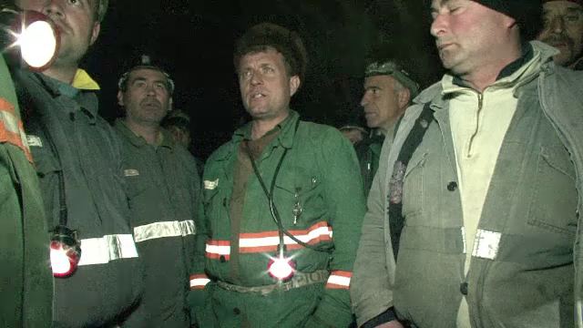 Minerii de la exploatarea de uraniu Crucea nu renunta la proteste: "Cu ce sa traiesti, cu 10 milioane?"