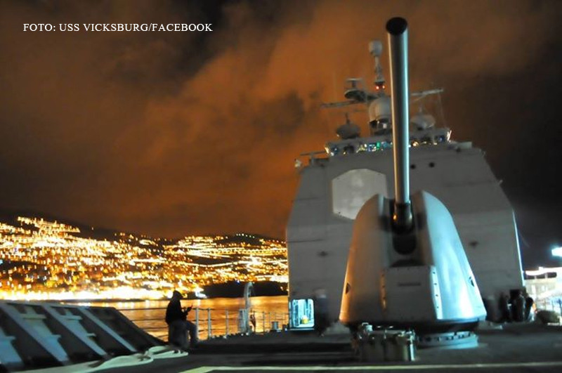 Rusia isi testeaza noile avioane de lupta pe o nava americana. Scenariul de RAZBOI care se desfasoara in Marea Neagra