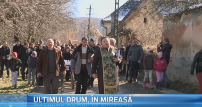 O mare de oameni au condus-o pe ultimul drum pe fata din Sibiu, ucisa din gelozie. Ce se intampla cu agresorul