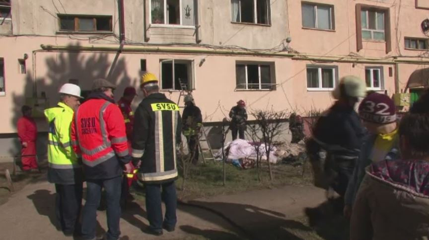 Un barbat din Suceava i-a incendiat locuinta iubitei sale, convins ca aceasta l-a parasit. Unde era de fapt femeia