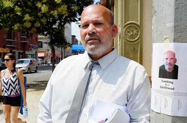 Barbatul din SUA care isi cauta iubita pe strada s-ar fi culcat cu 118 femei. Totul a inceput cu 40.000 de afise