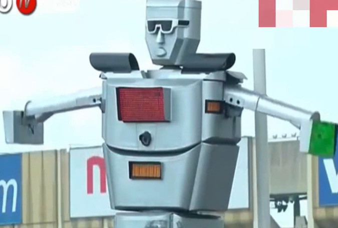 Traficul din Congo este controlat de politisti-robot, care filmeaza tot ce se intampla pe strazi. Cat platesc autoritatile
