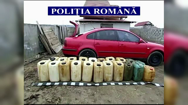 23 de persoane care au furat petrol direct de pe conducta au fost retinute de politie. Prejudiciul e de peste 100.000 de lei