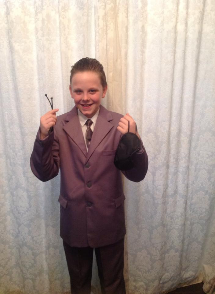 In ce personaj s-a deghizat un baietel la serbarea scolara. Profesorii l-au dat afara de la petrecere si i-au sunat mama