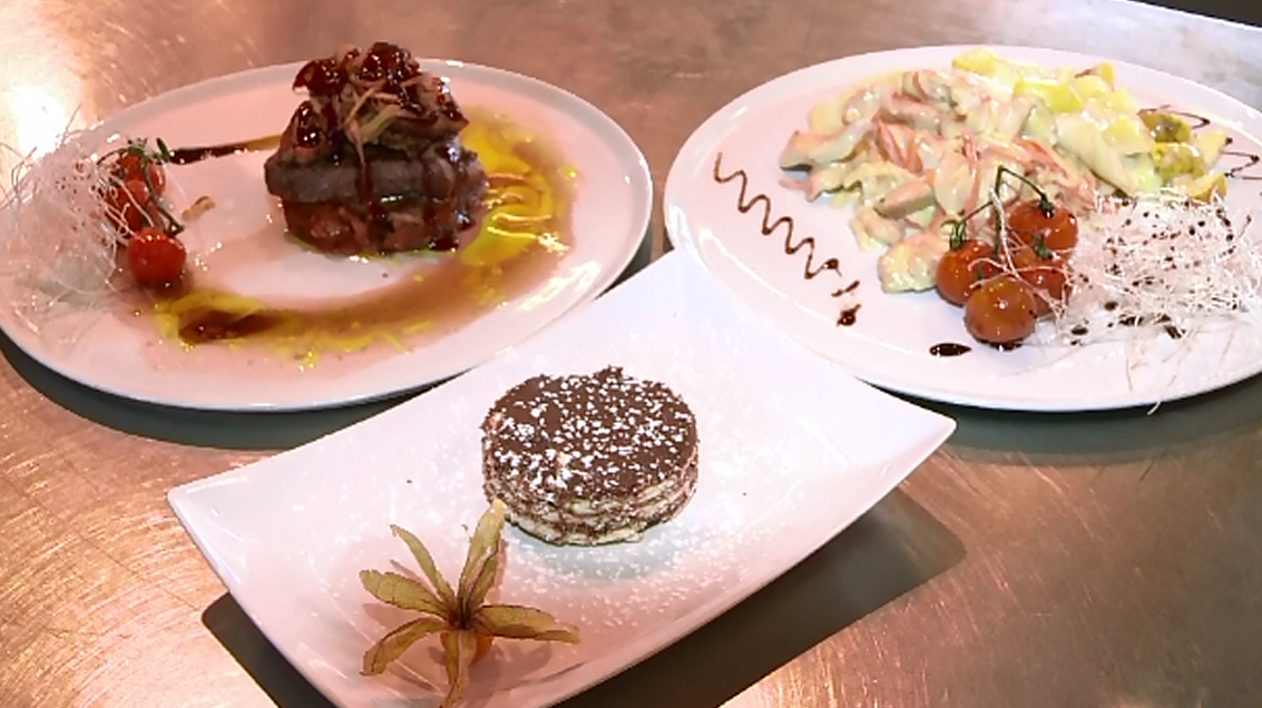 Numele Klaus Iohannis vinde bine. Restaurantele din Sibiu au introdus in meniu pizza si deserturi cu numele presedintelui