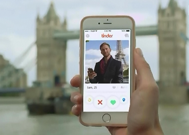 In 2015, tot mai multe cupluri se cunosc pe internet. Ce sunt si cum functioneaza aplicatiile precum Tinder