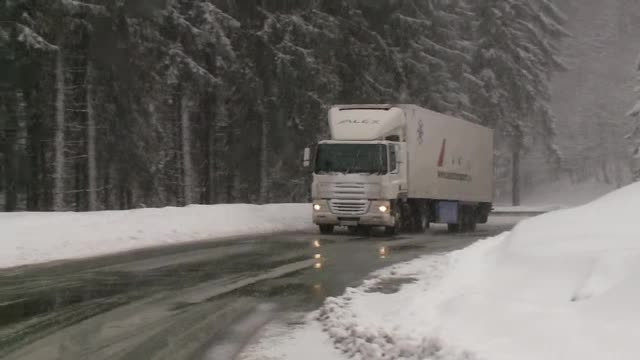 Cer innorat, maxime ce nu depasesc 14 grade Celsius si un nou strat de zapada la munte. Prognoza meteo pentru weekend