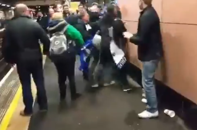 Huliganism la metroul londonez. Suporteri ai celor de la Chelsea si Tottenham s-au batut pe peron. VIDEO