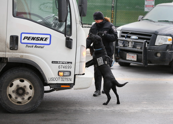 Redactia unui ziar local suedez a fost evacuata in urma unei amenintari cu bomba. Ce au descoperit genistii