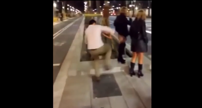 Gestul revoltator facut de un barbat din Spania. Momentul in care tranteste o femeie la pamant