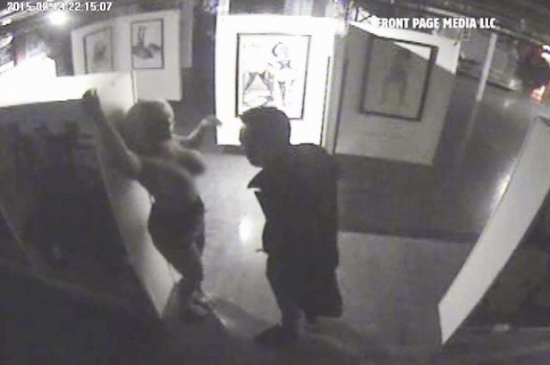 Au fost filmati in timp ce faceau sex in public, la un eveniment despre filmul 50 Shades of Grey