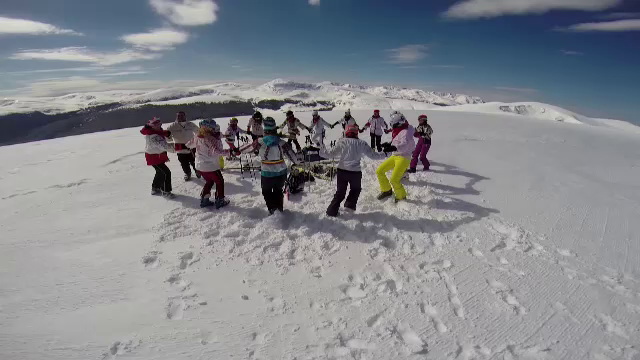 Statiunile de la munte au fost pline de femei, de 8 martie. Doamnele au primit cadou "o urcare, in loc de floare"