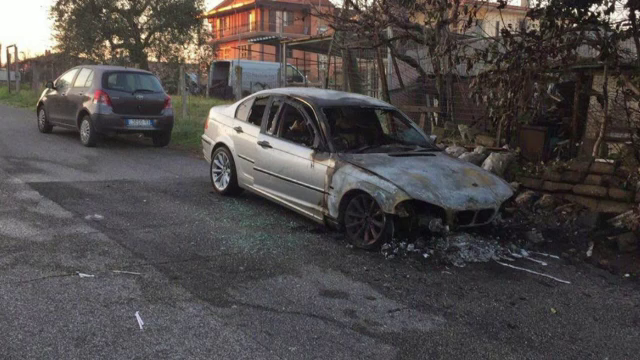 Nou caz de incendiere a unei masini cu numere de Romania, la Roma. Reactia Ministerului de Externe