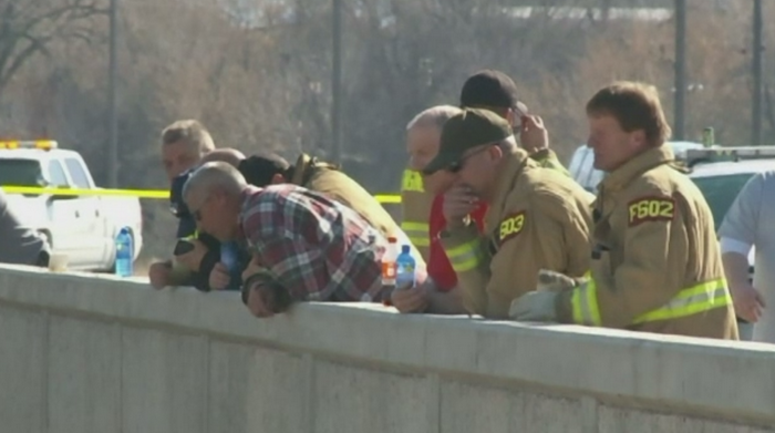 O fetita din SUA a trait 14 ore de cosmar. Copilul a fost salvat de langa cadavrul mamei sale