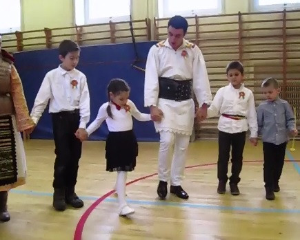 Solutia gasita de romanii din Danemarca pentru a-si invata copiii limba si traditiile romanesti