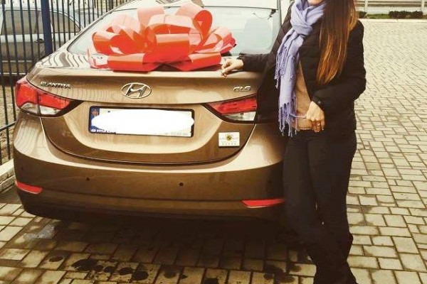 De 8 martie, i-a daruit sotiei sale o masina. Ce interpret din Republica Moldova a facut un astfel de gest. FOTO