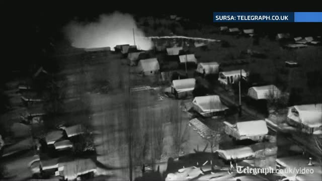 Imagini incredibile surprinse intr-un oras din Rusia. Un crater urias se formeaza la cativa metri de locuintele oamenilor