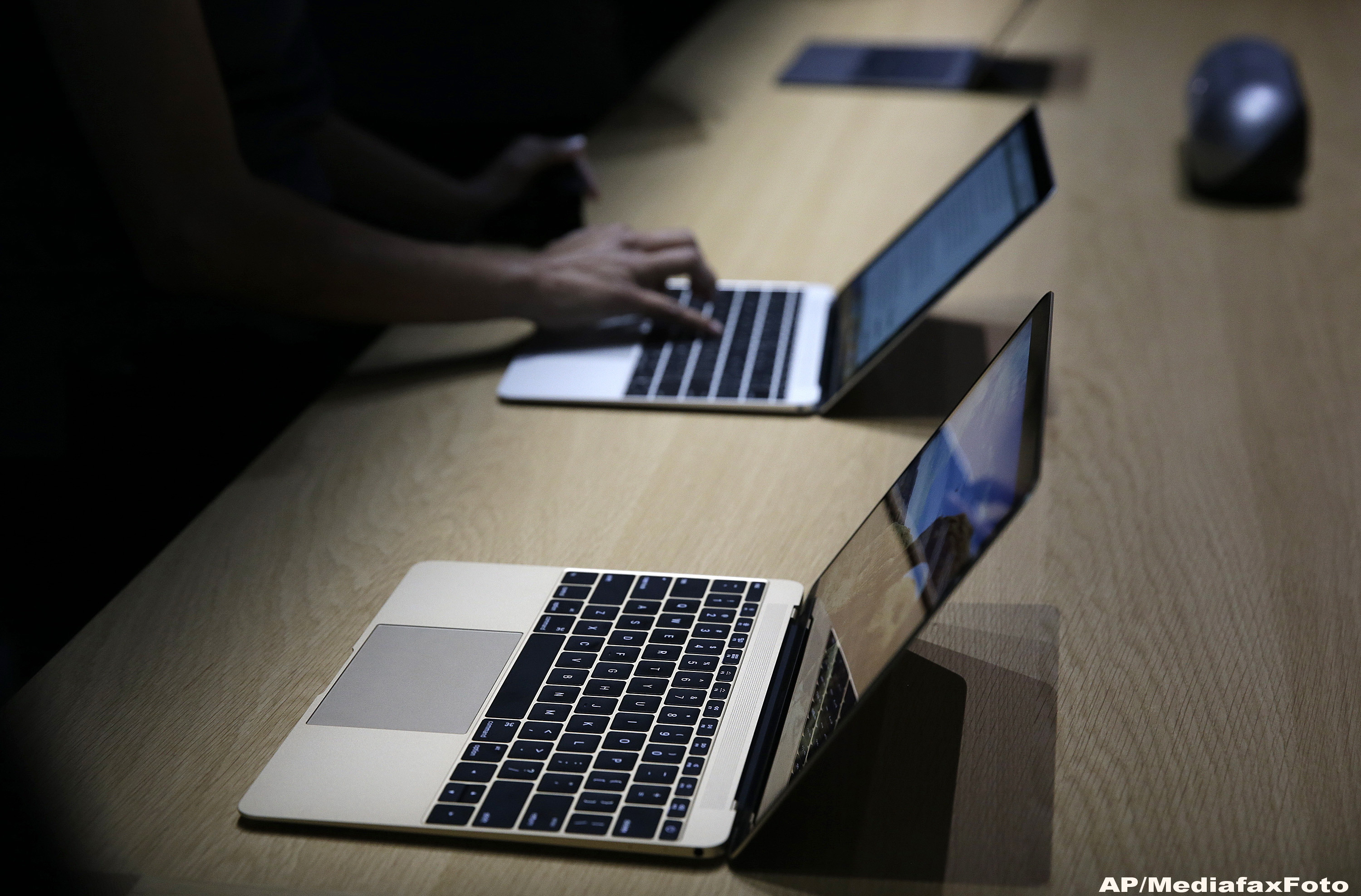 iLikeIT. Apple Watch, ceasul care poate fi folosit pe post de telefon sau pentru schimburi de mesaje. Cel mai subtire MacBook