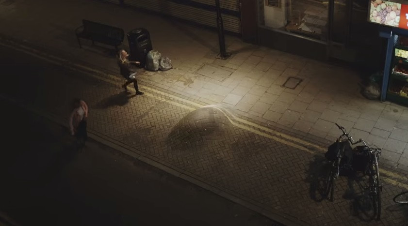 Umflatura din asfalt pe care nimeni n-a bagat-o in seama. Mesajul ascuns din spatele acestor imagini. VIDEO