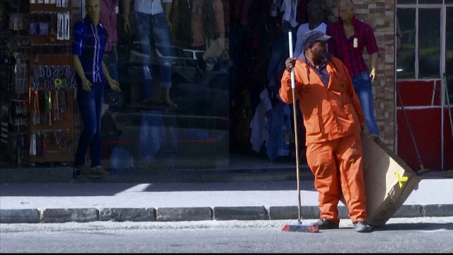 Uniformele muncitorilor de la salubrizare din Iordania vor fi schimbate, pentru ca seamana cu cele ale ostaticilor ISIS