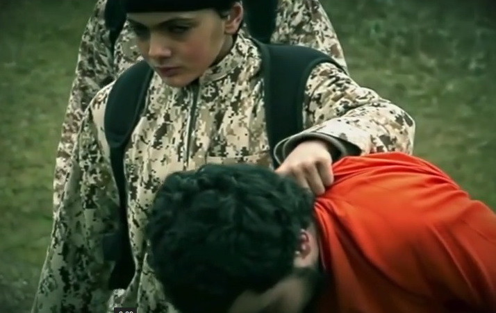 Statul Islamic a filmat o noua executie. Un baiat de 10 ani a impuscat in cap un spion israelian. VIDEO