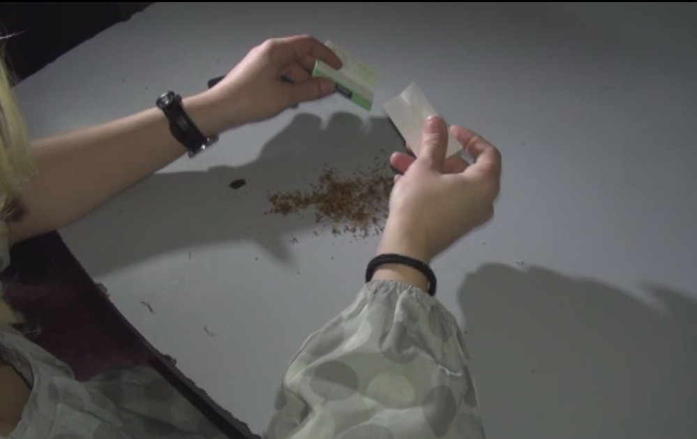 Descinderi la traficanti si consumatori de droguri din Ploiesti. 46 de persoane au fost duse la DIICOT pentru audieri