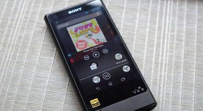 Am testat rapid cel mai tare walkman de la Sony. Costa 1200 de euro