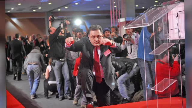 "Invatam toata viata si tot prosti murim". Viata si opera lui Marian Vanghelie, de la "almanahe" la "goagal" si "care este"