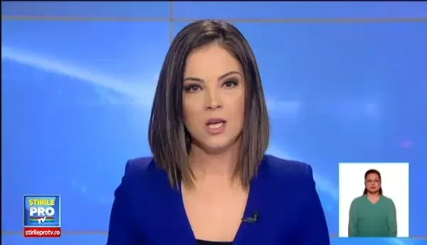 Soferul unui microbuz plin cu pasageri a intrat cu autoturismul intr-un copac. O femeie a fost ranita grav