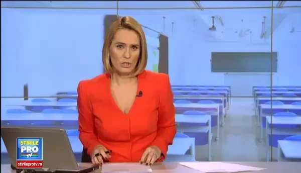 CLIPUL ZILEI: Misterul lamei de ras, gasita de o eleva din Arad in cornul primit de la scoala. Firma care l-a livrat reclama o inscenare