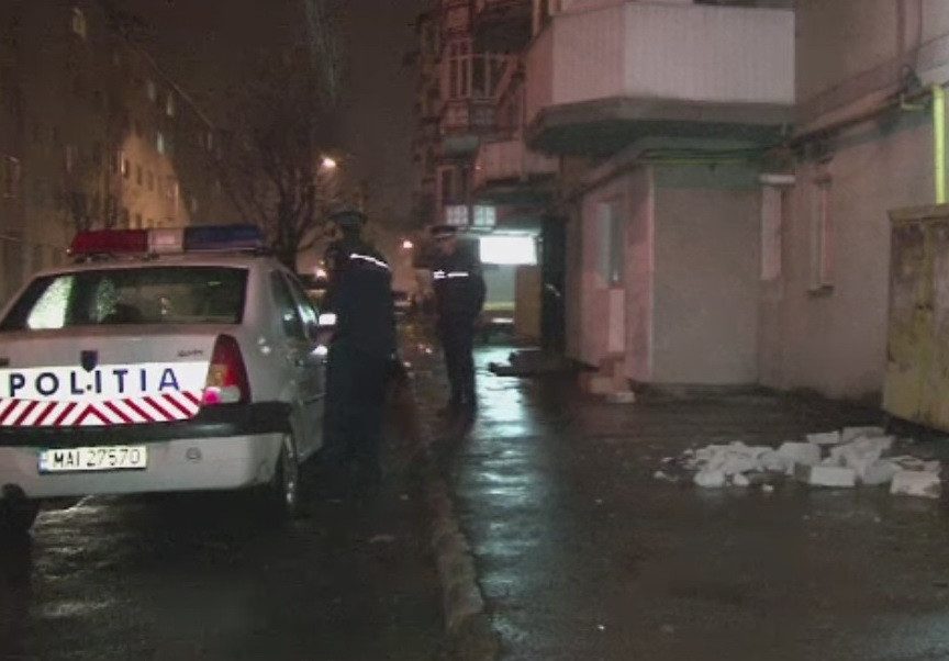 A incercat sa-si consolideze singur balconul, dar a ajuns in stare grava la spital. Patania unui barbat din Bistrita