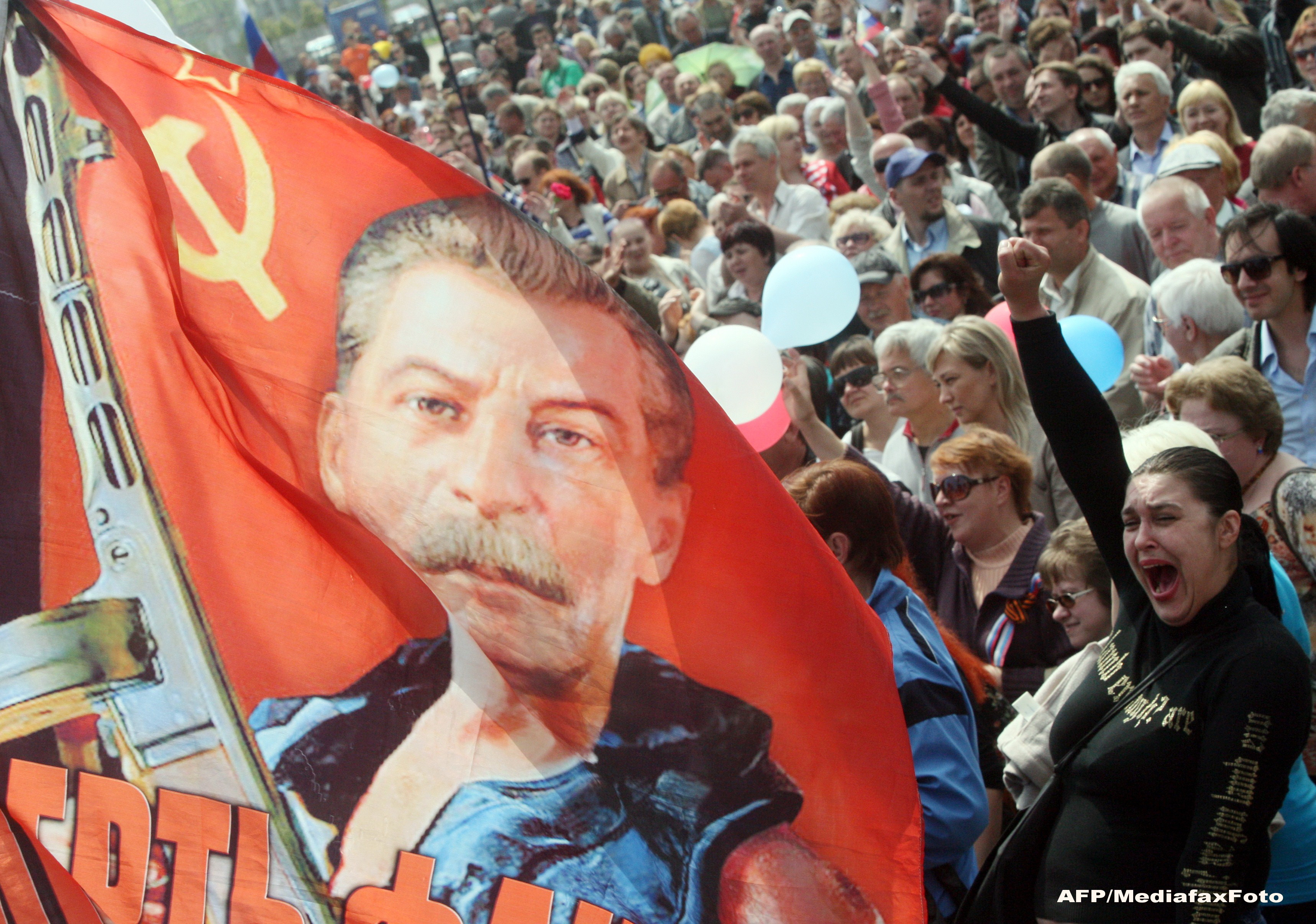 Vladimir Putin se inspira din propaganda stalinista. Ce mesaj ascuns i-a trimis mamei lui Nemtov