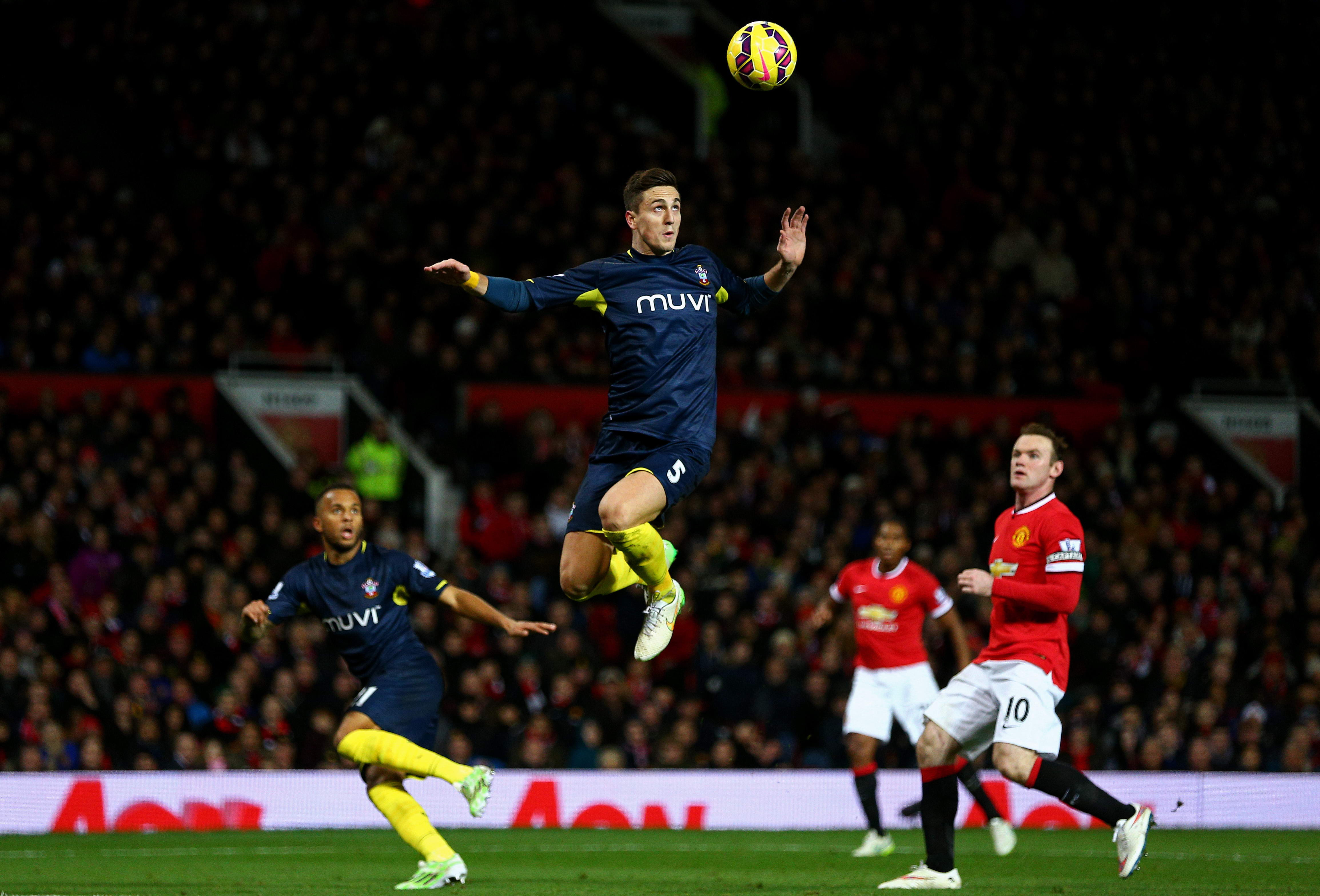 RomaniCaLumea. Fotbalistul de nationala care spune povestea imigrantilor romani: