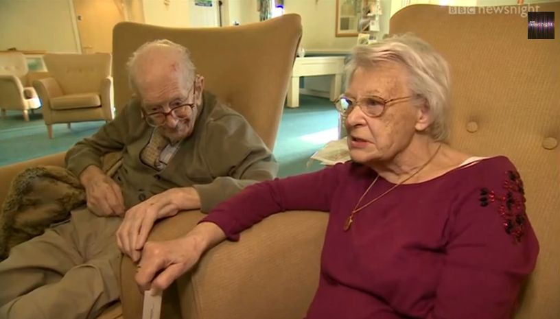 Si-a pierdut portofelul in timpul celui de-Al Doilea Razboi Mondial. Ce a descoperit muncitorul care l-a gasit dupa 65 de ani