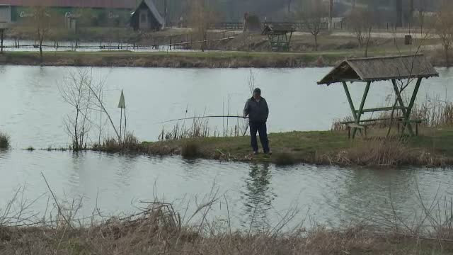 Un politist din Capitala a murit electrocutat, in timp ce se afla la pescuit. Greseala elementara care l-a costat viata
