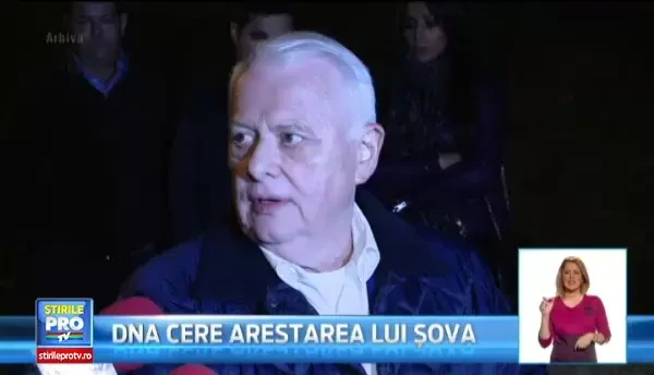 Accident spectaculos, la iesirea de pe autostrada Bucuresti-Pitesti. Un camion cu macara a agatat o teava de gaze suspendata