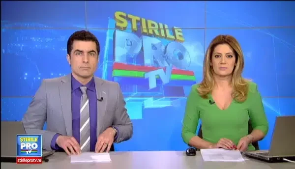 ANIMATIE GRAFICA: Patru persoane au scapat miraculos cu viata, dupa ce masina lor a fost lovita de tren. Soferul era baut