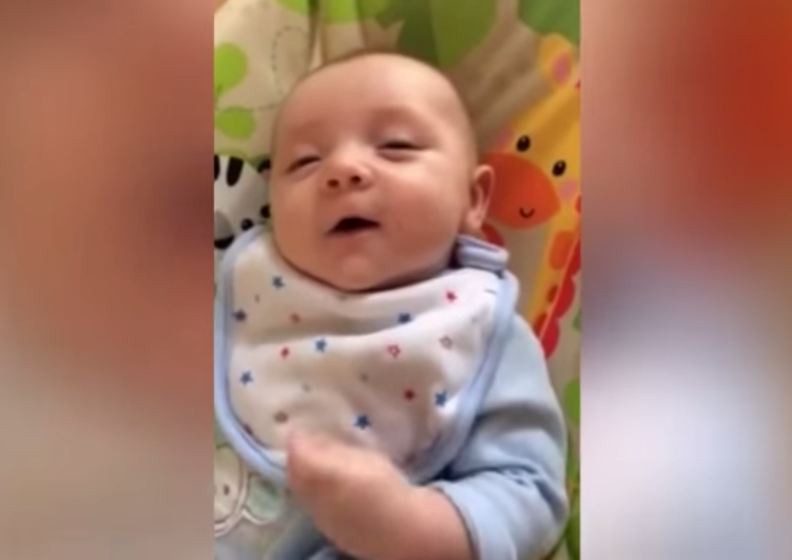 Bebelusul din Irlanda care a invatat sa vorbeasca la 7 saptamani. Clipul a strans peste 2 milioane de vizualizari pe YouTube