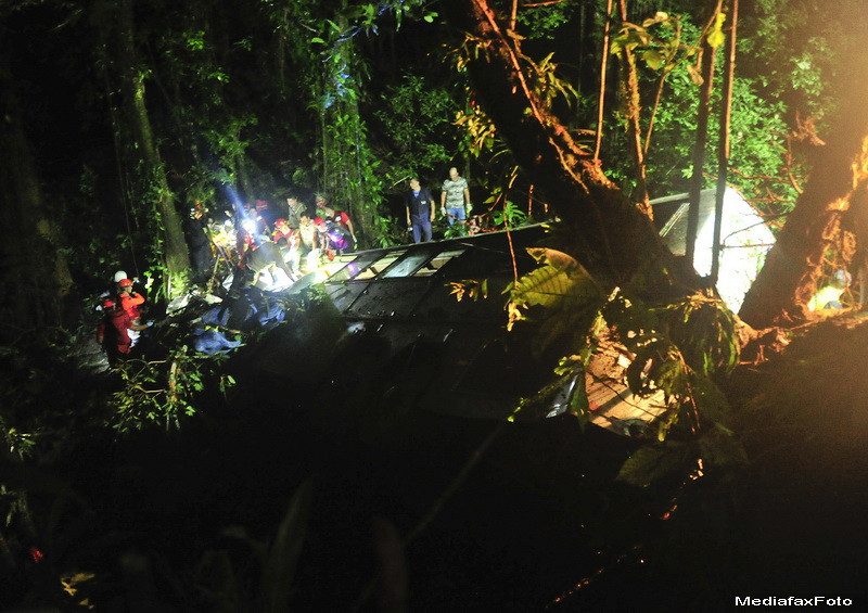 Cel putin 40 de morti in Brazilia, dupa ce un autobuz a cazut intr-o prapastie. FOTO