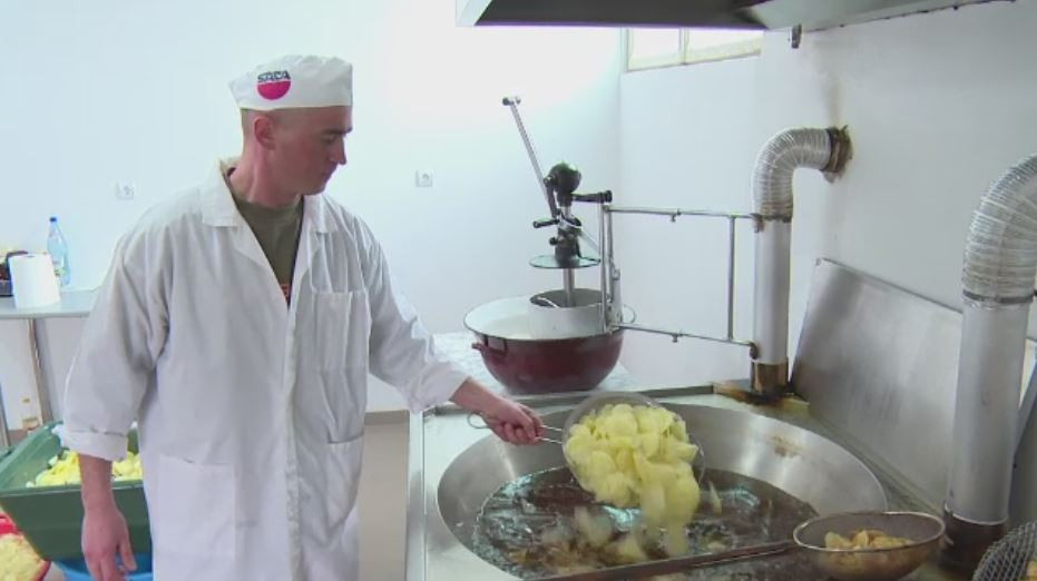 Noua afacere care prinde radacini si in Romania. Profitul pe care il scoate Horea Josan dintr-o fabrica de chipsuri bio