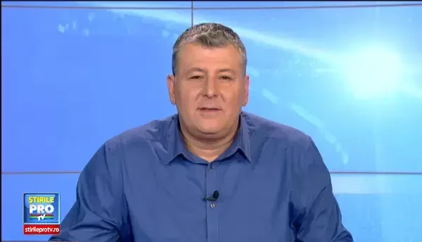 Filma un documentar in Thailanda si a prins acest animal. Este cea mai mare vietuitoare intalnita de el in apele planetei