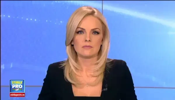 O masina a luat foc in trafic, la Arad. Incendiul ar fi pornit de la un scurtcircuit