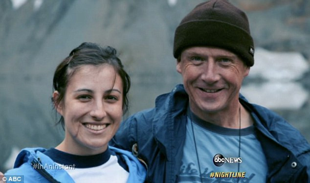 Si-a salvat fiica de atacul unei ursoaice, insa a ramas fara 80% din cutia craniana. Cum arata azi tatal. VIDEO