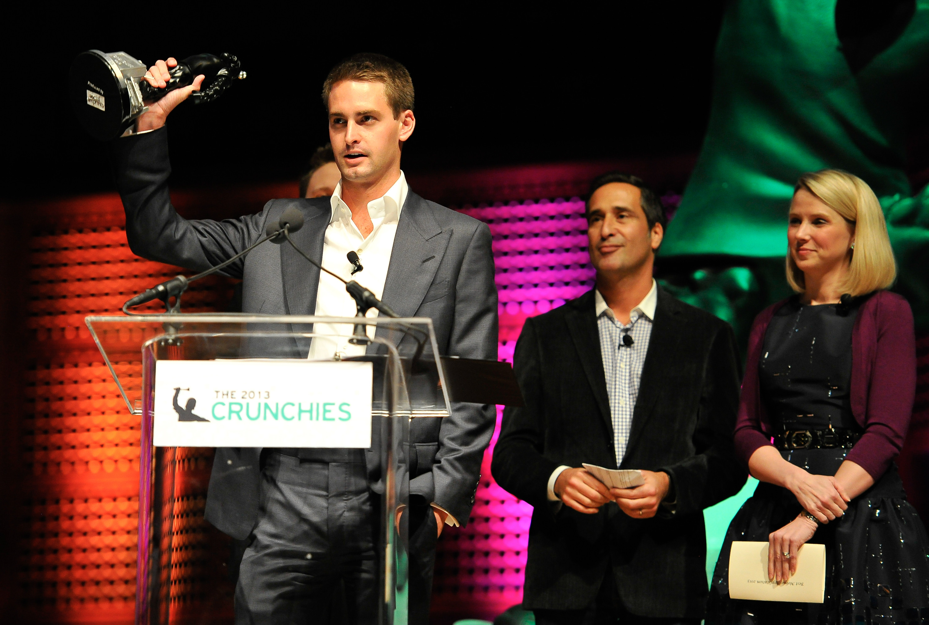 Cine este cel mai tanar miliardar al lumii. A renuntat la facultate cu putin timp inainte de absolvire si a facut o avere