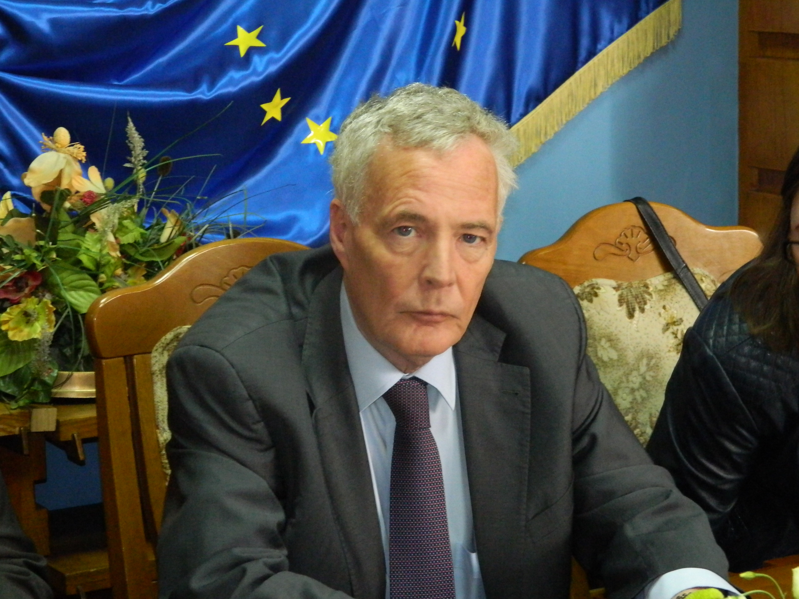 Ambasadorul Irlandei este in continuare internat la Terapie Intensiva. Medicii sunt rezervati cu privire la starea lui