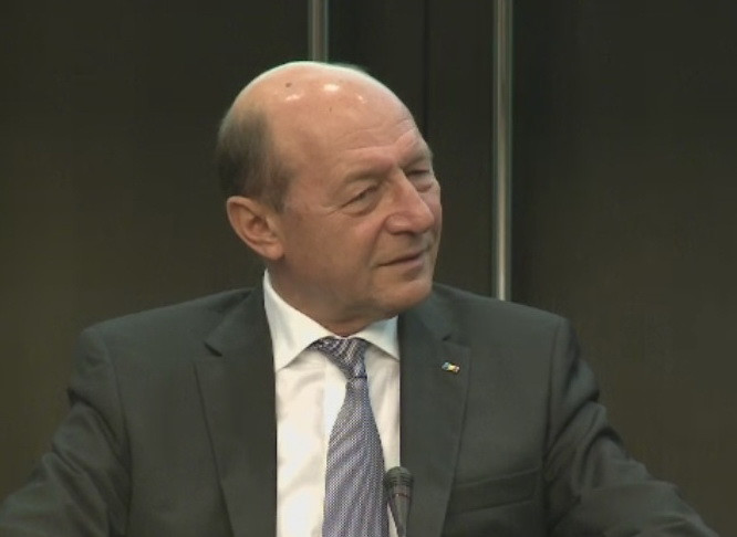 Traian Basescu, despre justitie pe Facebook: "Daca nu a ucis, daca nu a violat, omul trebuie judecat neincarcerat"