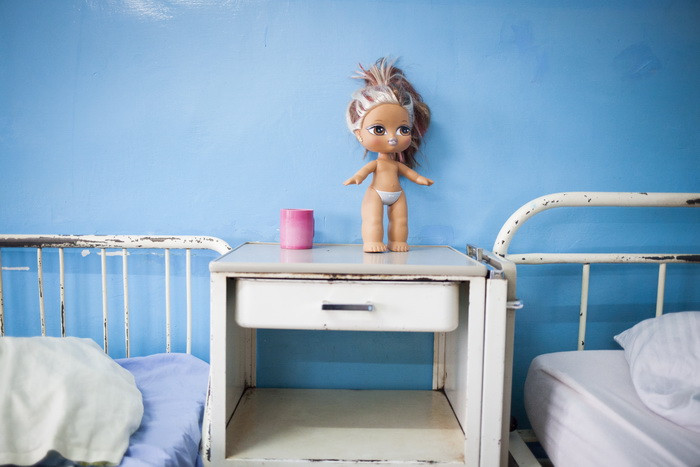 O fetita de 13 ani din Vaslui a fost batuta crunt de tatal ei, pentru ca nu facea treaba in casa. Barbatul este cercetat